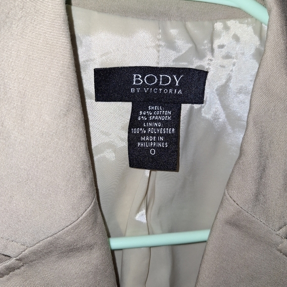 A Body by Victoria ladies Blazer in a size 0. Pre-loved and in great condition. - Picture 2 of 6